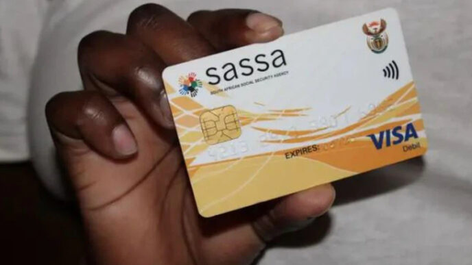 hand holding sassa card